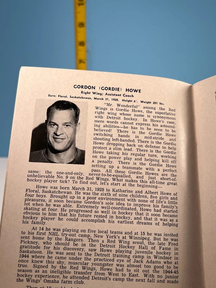 1962-63 底特律红翼队 NHL 曲棍球年鉴 Gordie Howe🔥 — 第 2/3 张图片