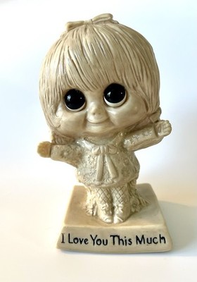 Vintage 1970 Russ Berrie Figurine ''I Love You This Much''  Big Eye Girl Statue