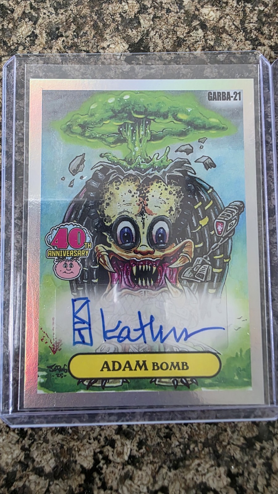 2025 GARBAGE PAIL KIDS 40th Anniv ADAM BOMB Predator  AUTO-Kat Hudson