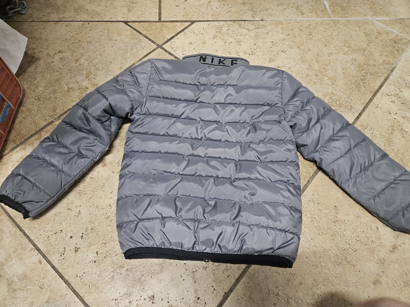 SACAI X NIKE Giubbotto Nike invernale puffer coat full zip taglia 5 ragazzo giovane colore grigio