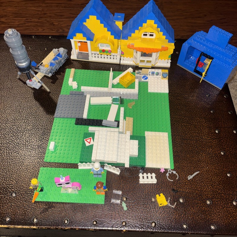 LEGO Movie 2 Emmet's Dream House/Rescue Rocket 70831 With Minifigures