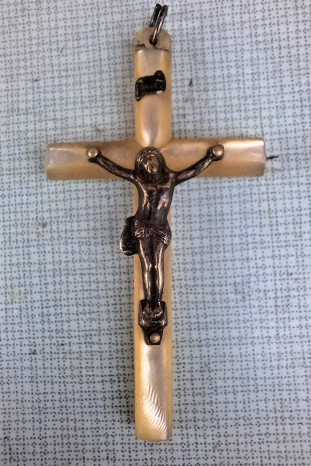 Christ sur Croix en Nacre  - Photo 1/2