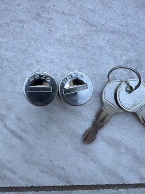 Thule One Key System Lock Cylinder N026 (2) Cores w/ (2) Keys and Master Key