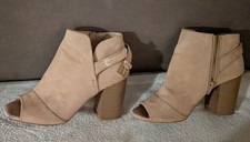 APT 9 Clock Tan Women's Peep Toe Ankle Booties Faux Suede Zipper Size 7 Med EUC