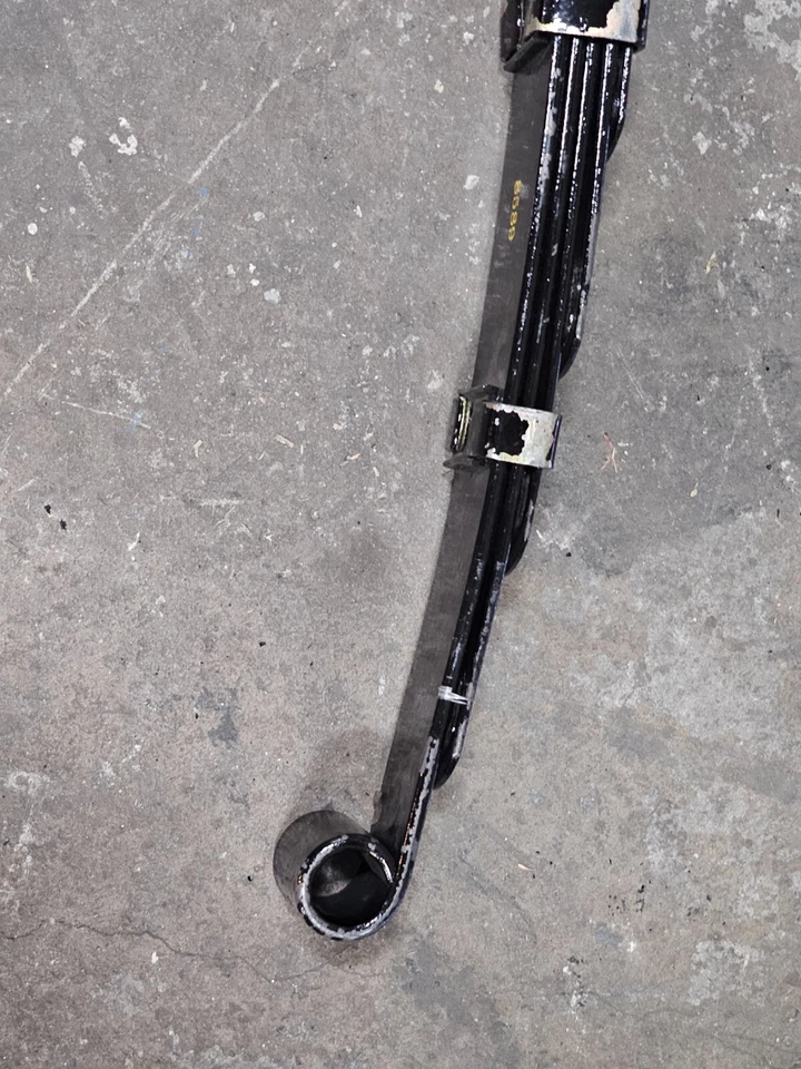 Muelle de hoja trasero Crown Automotive LSK3 1-1,5 pulgadas Para Jeep Wrangler 1987-1995 Foto 3 de 4