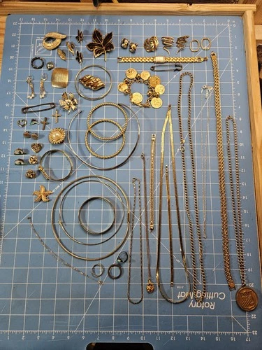 Vintage Gold Tone Costume Jewelry Lot Reseller Estate Finds