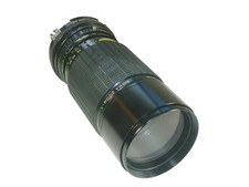 Sigma f=100~200 mm f/4.5, Zoom lens w/ 4.5 Macro/Close Up With Caps and Case