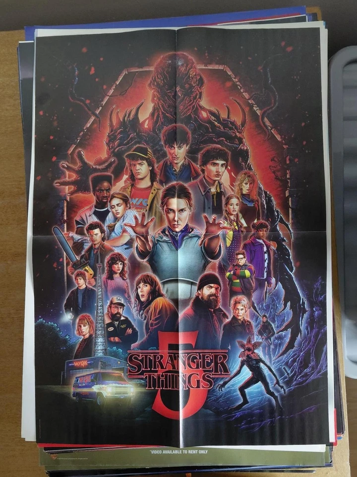 SFX 398 Dec 2025 – Stranger Things Subscriber Edition Incl DS Poster & Card - Image 3 of 4