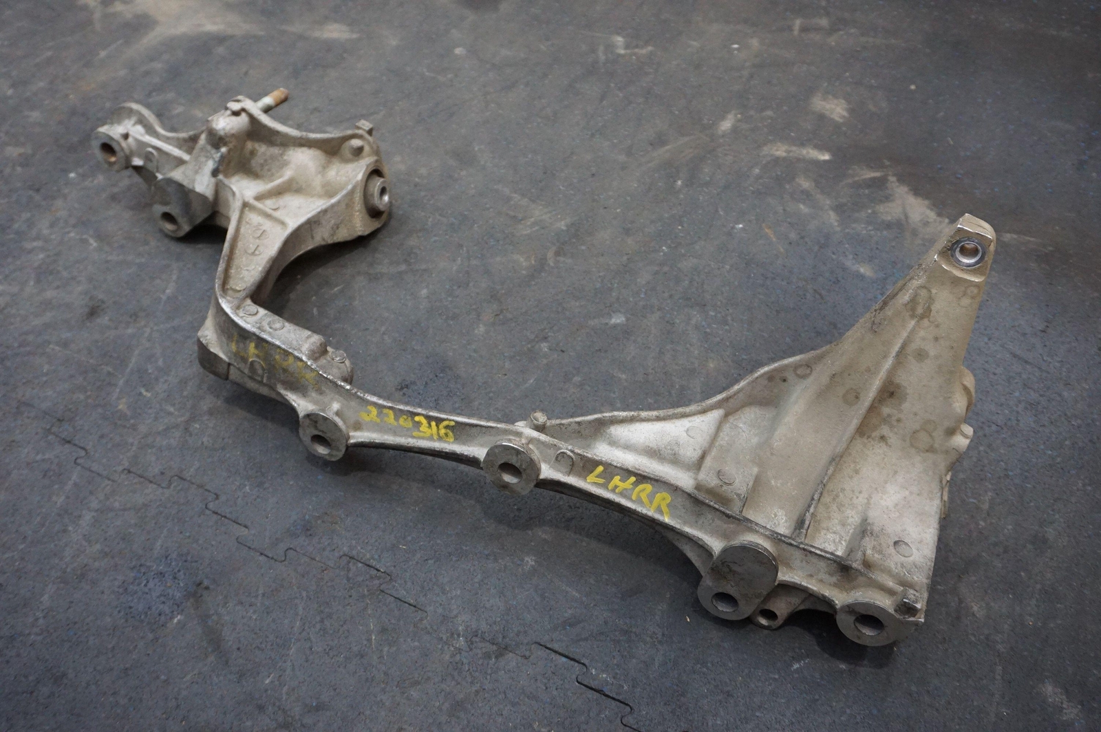 Rear Left Undercarriage Bracket Assembly 50220-SL0-000 Honda Acura NSX 91-05