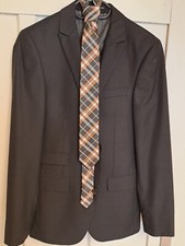 W idealnym stanie ciemny garnitur marka: Commander rozmiar 42 z krawatem