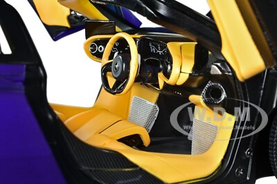 MCLAREN SPEEDTAIL LANTANA PURPLE W/SUITCASES 1/18 MODEL CAR BY