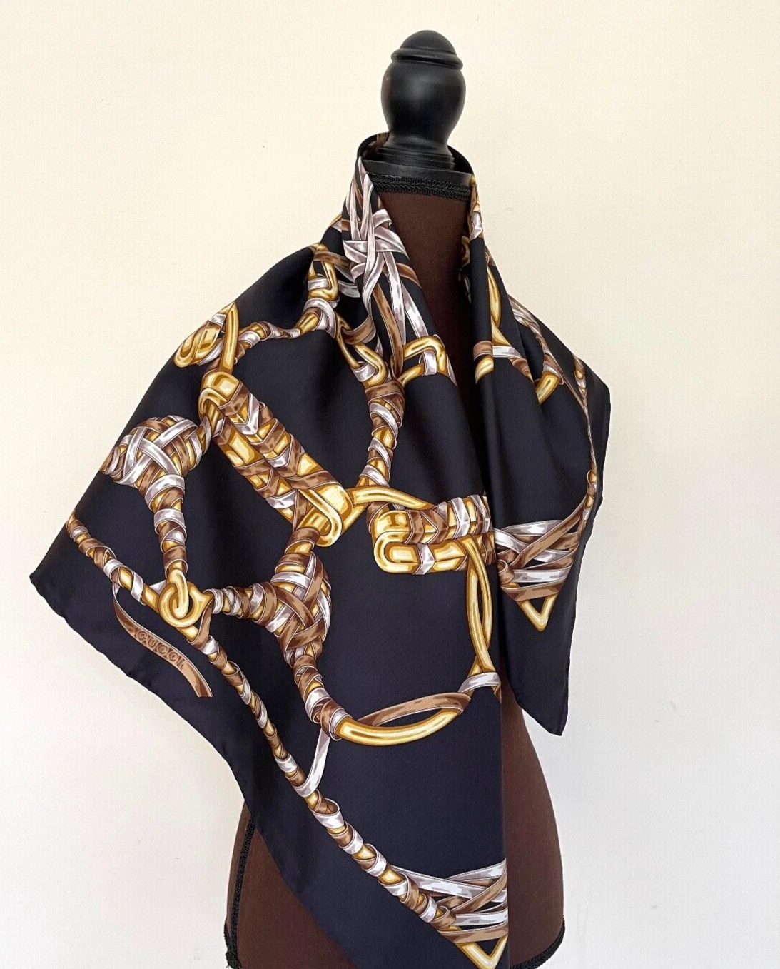 Unisex Gucci Scarf Iconic Print Black Gold Multicolor Silk Wrap NWT