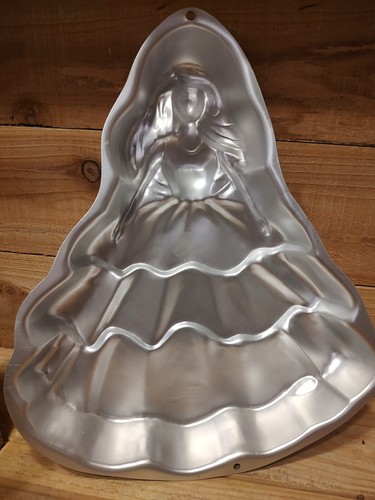 Barbie Wilton 1995 Aluminum Cake Pan - Picture 7 of 11
