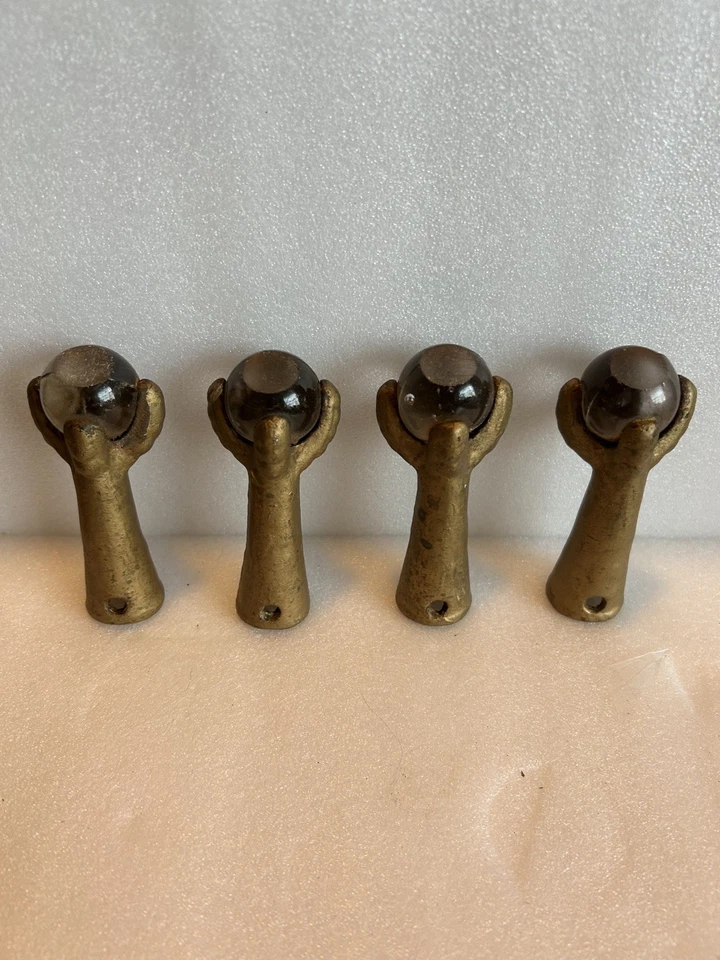 Antiguo hierro fundido águilas garra y patas de bola de vidrio lote de 4 muebles taburete de piano Foto 3 de 4