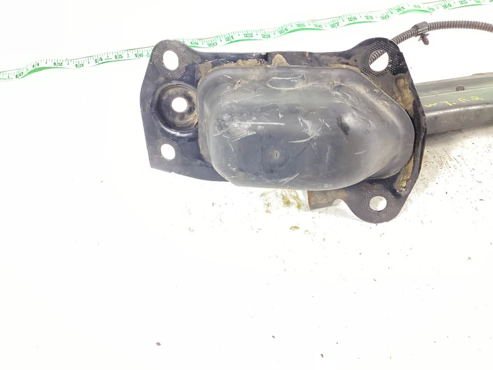 Brazo de control de arrastre inferior trasero derecho Volkswagen Tiguan 2009-2017 OEM. Foto 4 de 4