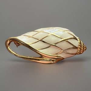 Authentic Trifari Gold Plated Cream Brooch Conch Shell Pin 2.25 In