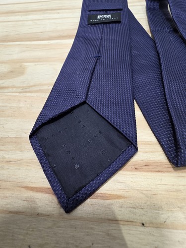 Corbata para hombre Hugo Boss 100 % seda azul marino W:2,8" L: 60" - Imagen 6 de 7