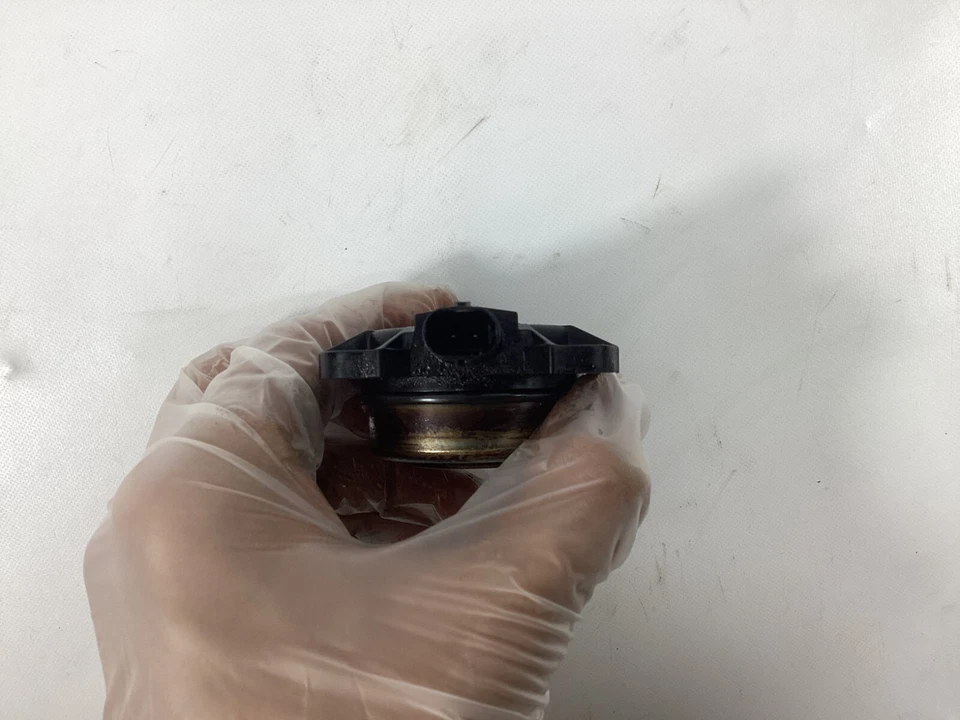 Imán ajustador del árbol de levas del motor Mercedes-Benz ML350 2006-2011 A2720510177 OEM. Foto 2 de 4