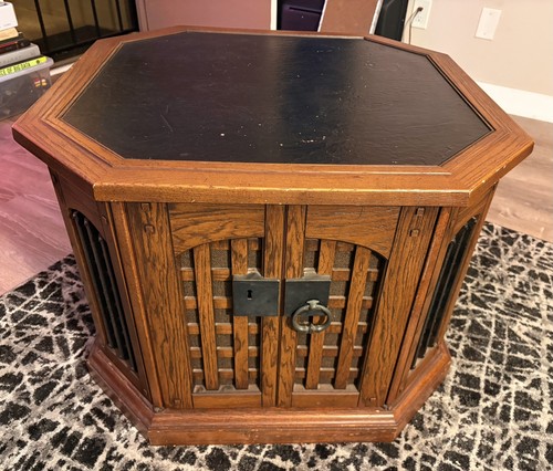 Magnavox Record Player/AM/FM/6 SPEAKER STEREO drum table Vintage 1972