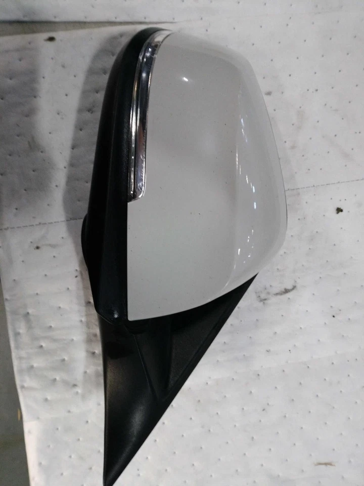 Espejo de puerta derecho usado se adapta a: BMW 328I Power Sdn 2015 desde 1/13 sin revoluciones automáticas Foto 2 de 4
