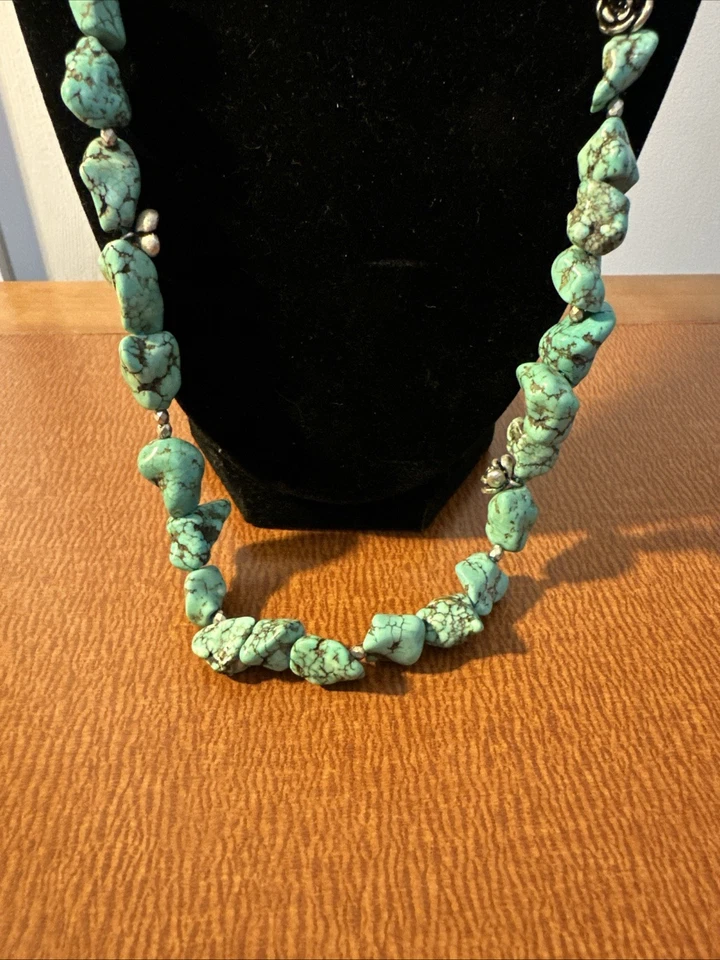 "Collar turquesa de una sola hebra marca Lucky vintage con detalles plateados 26""" Foto 4 de 4