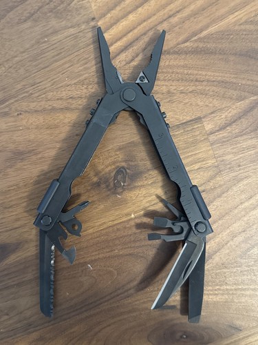 GERBER 30-000453 Multi-Tool ,13 Tools 23NK57 Excellent Condition, Minimal Wear