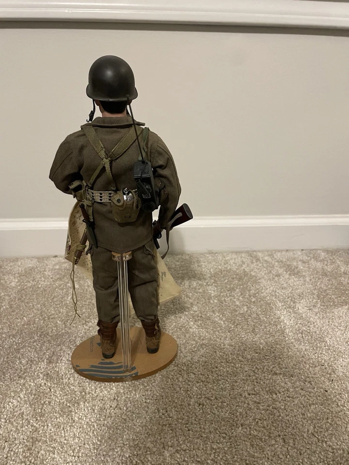 1/6 DID A80129 WWII US Army 77th Infantry Division Captain Sam Action Figure - Image 4 of 4