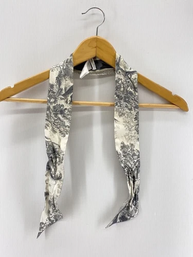 Foulard femme Christian Dior soie gris motif total Twald Giumitza occasion
