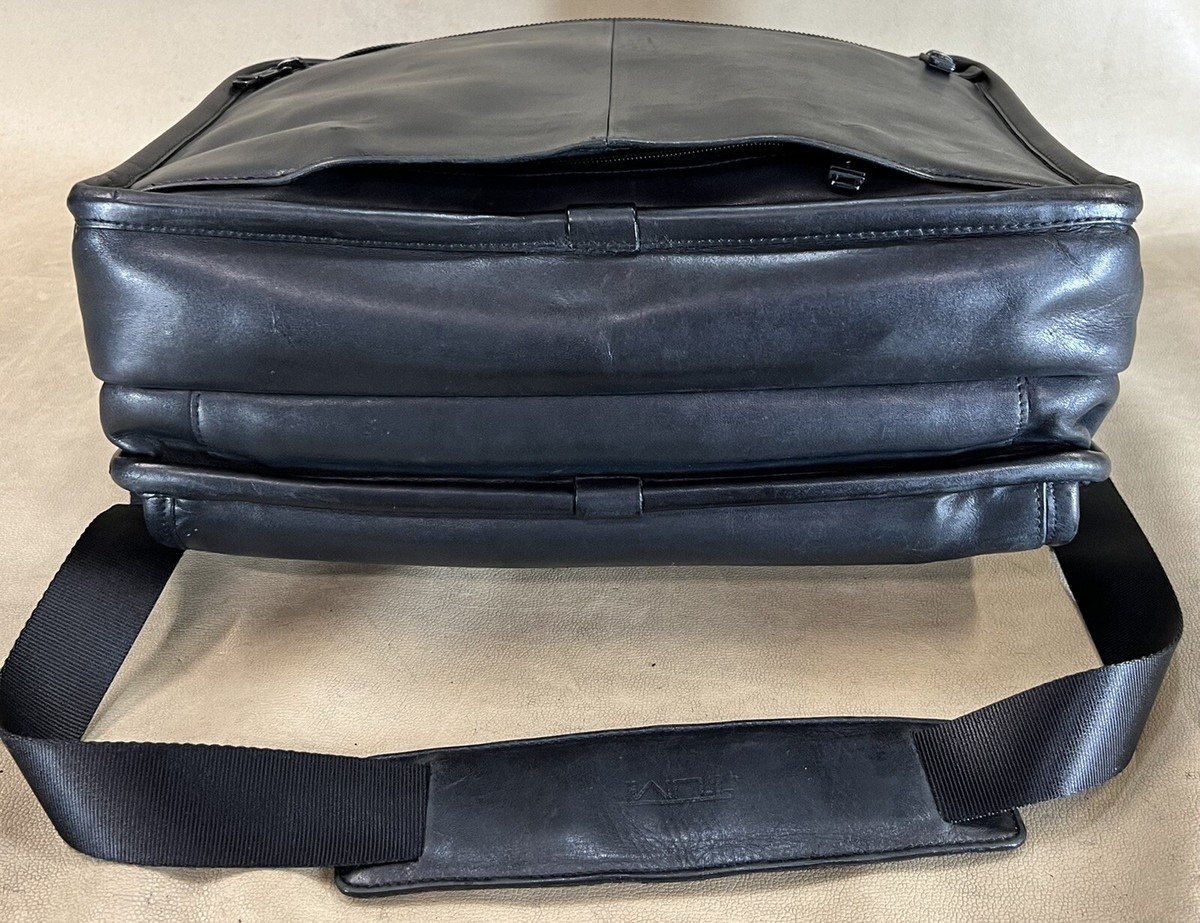 トゥミ 96130DH レザー・エッセンシャル・コンピュータ・ブリーフ Preowned TUMI Alpha Essential 16” Black Leather Briefcase