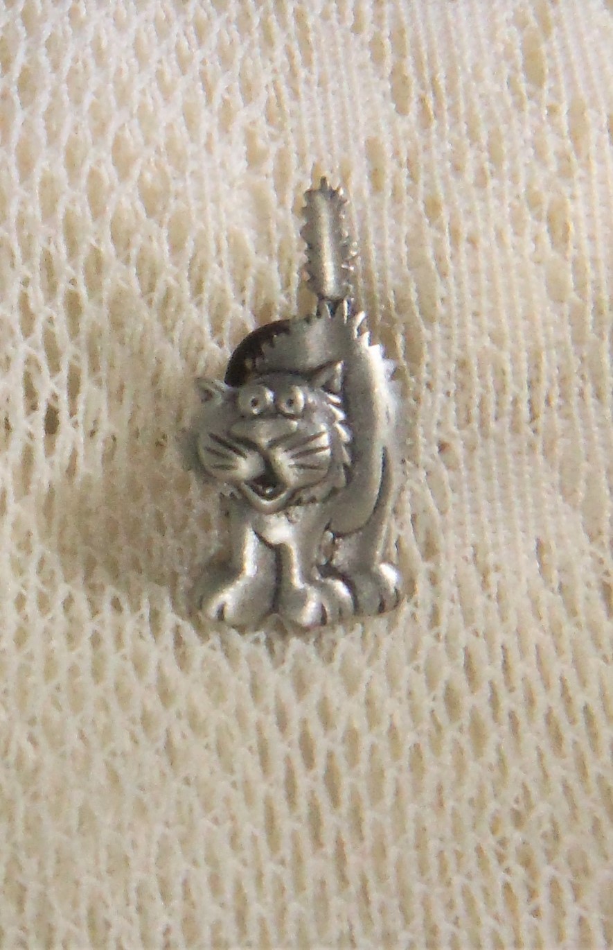 Women's Pin Brooch Lapel JJ Jonette Jewelry Signed Startled Cat