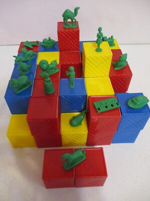 Tupperware-Busy Blocks-49 Blocks-16 Green Figures-1971-Vintage-As Shown