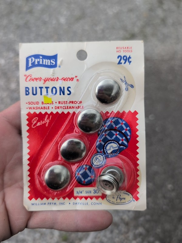 VINTAGE PRIMS Cover Your Own buttons 30 3/4" 4 count