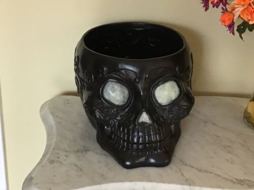 Vintage großer Halloween Totenkopf Pflanzgefäß Süßigkeitenheber Harz harter dicker Kunststoff - Bild 2 von 12