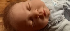 Baby Puppe Reborn Baby schlafend handgefertigt Sammlerobjekt unbespielt 56 cm