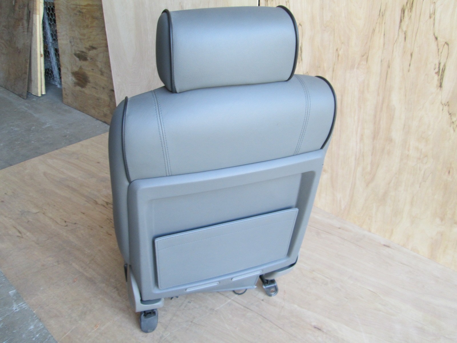 Maserati  Quattroporte -  LH / Driver Seat (grey black trim ) w/ Rails / Guides 