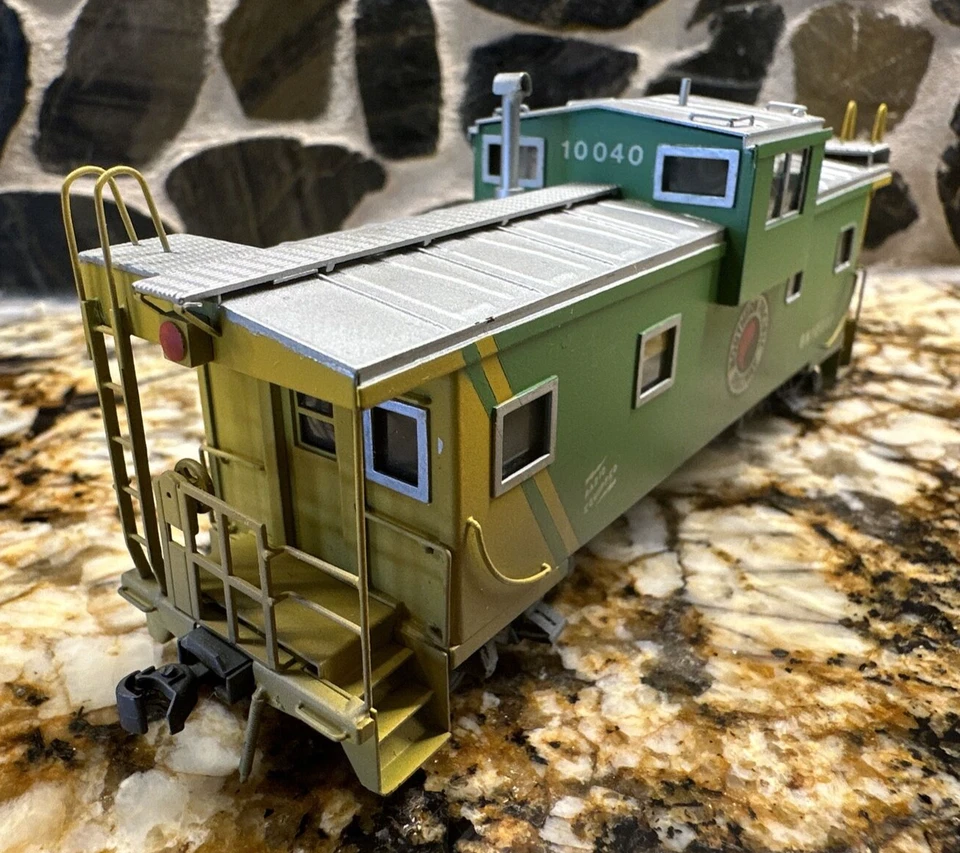 HO Brass Wide Vision Caboose BN #BN10040 EX Northern Pacific 1:87 No Box Used - Image 2 of 4