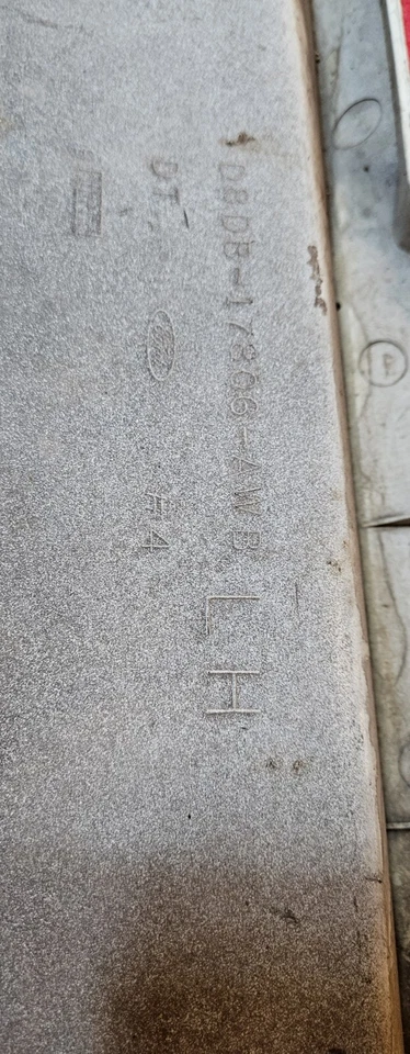 Defletor de pedra para-choque dianteiro Ford Granada 1978 1979 NOS D8DB-17806-AWB - Imagem 2 de 4