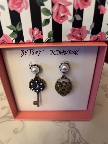 New Betsey Johnson Heart Lock & Key Mismatch Drop Earrings-NIB - Picture 2 of 6