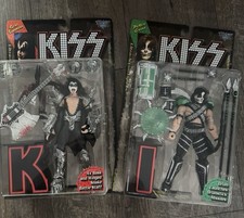 Figurines McFarlane Toys KISS Gene Simmons & Peter Criss avec accessoires