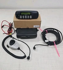 Motorola CDM1550 AAM25SKF9AA5AN W/ MIC, Brackets and Cords