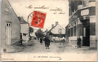 45 LES BORDES - la rue de la poste.