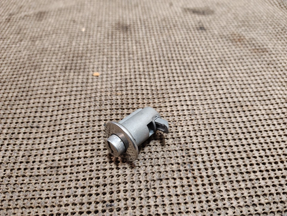 Buick Wildcat GS Electra 225 1966 1967 LeSabre caja de guantes cierre pestillo #2 Foto 2 de 4