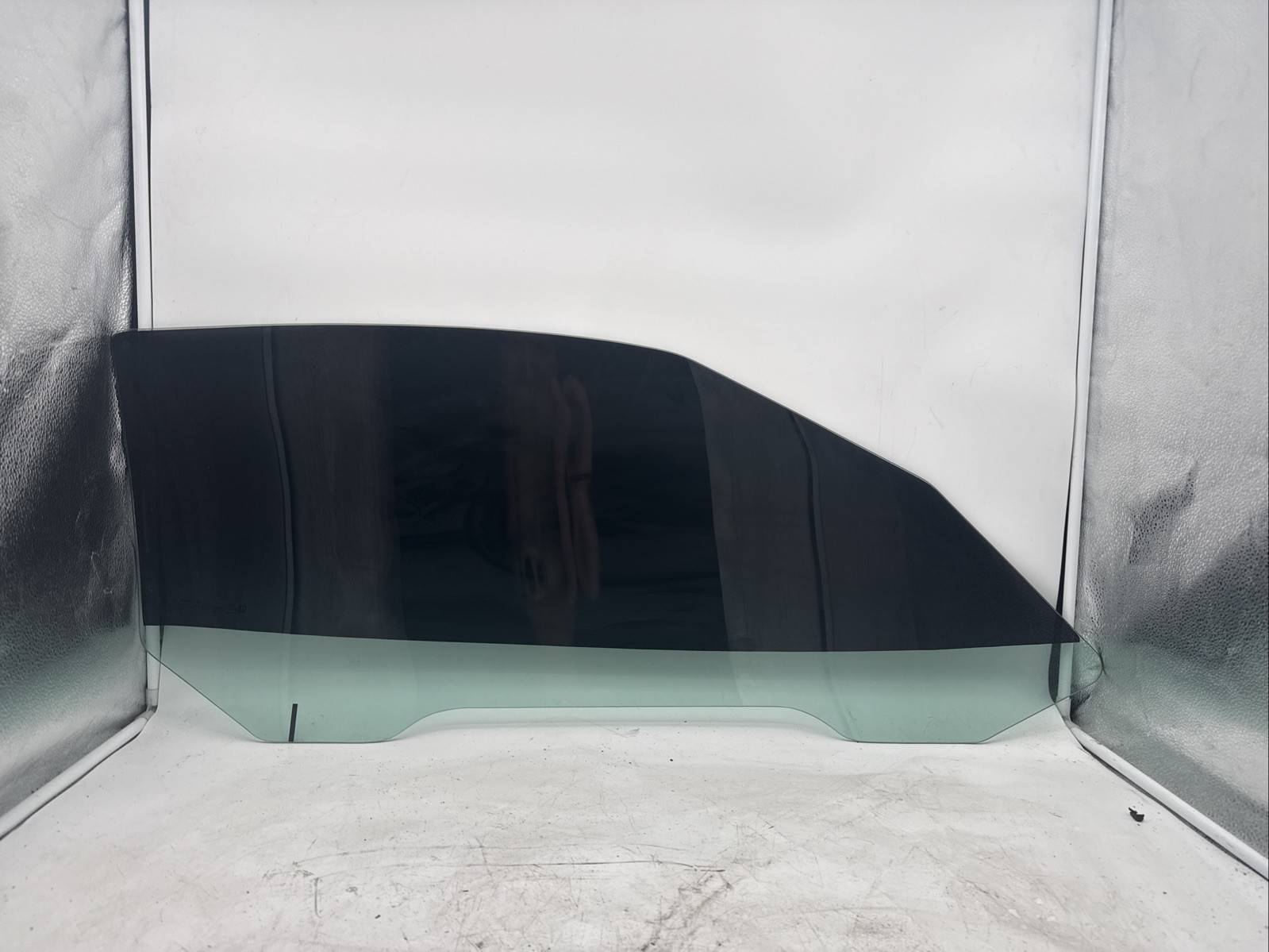 05-13 CHEVROLET CORVETTE C6 FRONT LEFT DRIVER SIDE DOOR WINDOW AUTO GLASS OEM