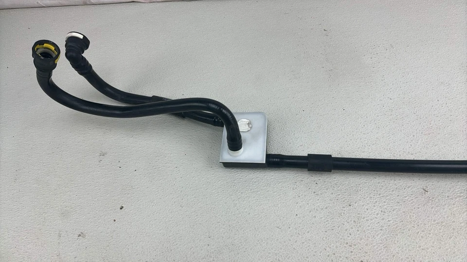 2009 - 2012 Audi R8 Quattro Air & Fuel Delivery Vapor Breather Line Black Oem - Image 4 of 4