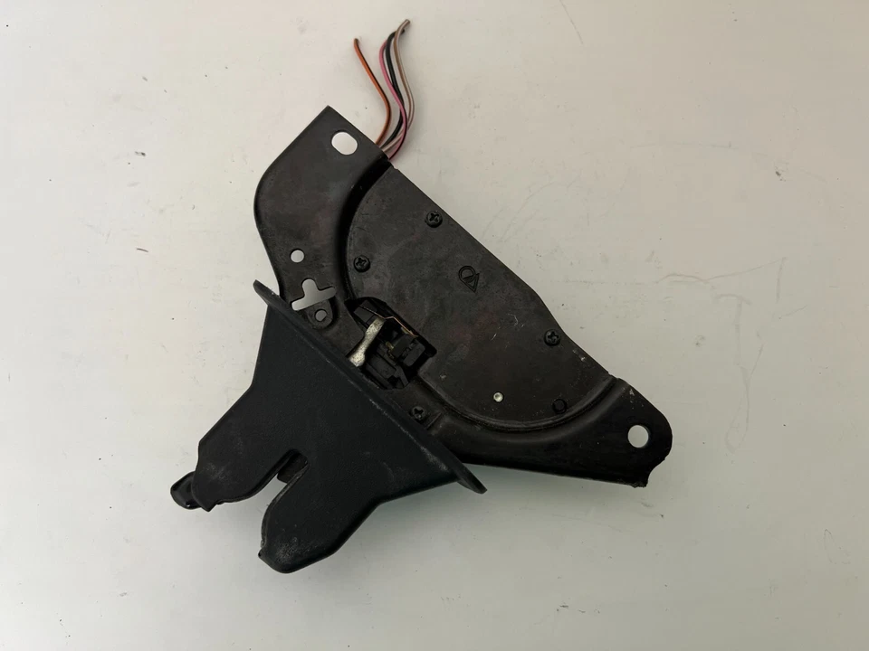 Cadillac CTS 2008-2014 STS 25885392  OEM Trunk Lock Latch Actuator Release Lid - Image 2 of 2