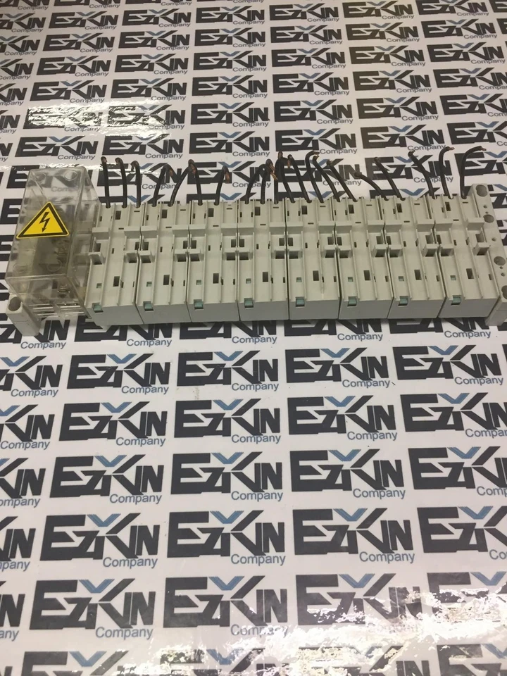 Siemens 8US1 051-5DJ07 8-Station Busbar, 600V 25Amp  - Image 3 of 4