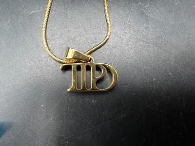 Collier Médaillon Doré TTPD – Merchandising Officiel Taylor Swift – Neuf Avec étiquette