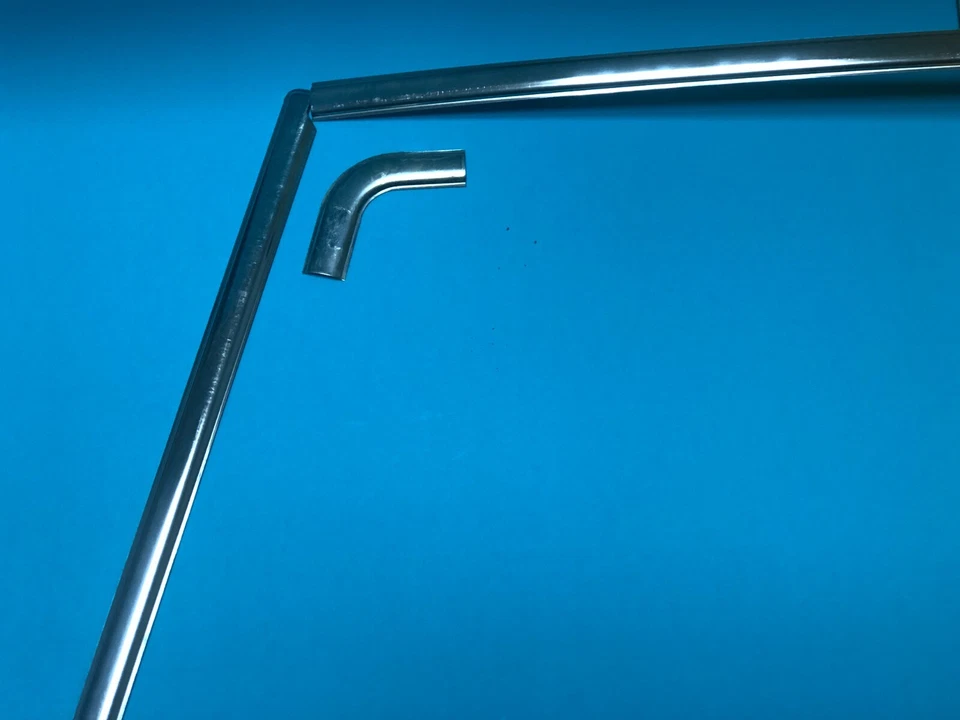 Moldura para parabrisas trasero Datsun Nissan Sunny B310 79750-H8500 genuino nuevo de stock Foto 2 de 4