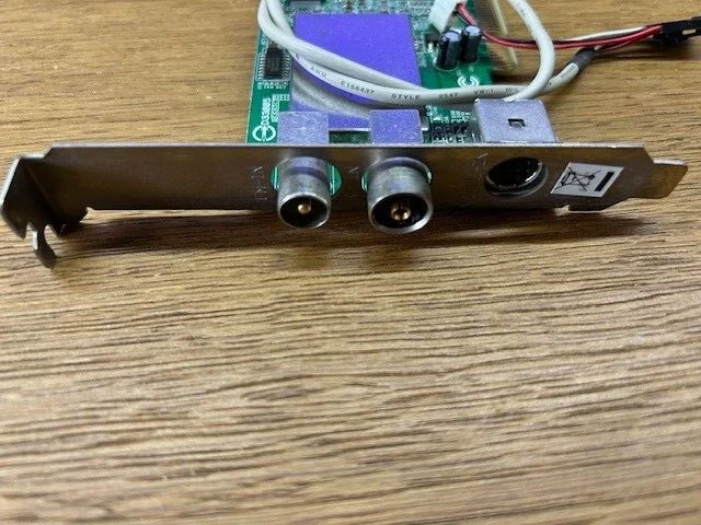 ASUS TIGER DVB-T/P/FM/NEC TV FM Tuner - S-Video PCI Card 6953820100 - Image 3 of 3