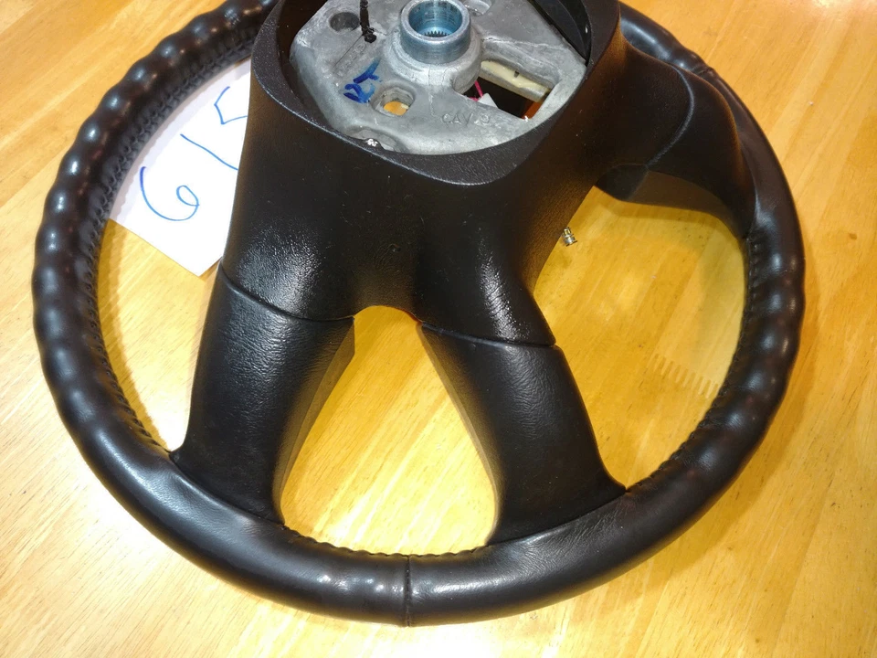 Volante Chevy Silverado 2003-2006 cuero 1500 2500 3500 HD Foto 4 de 4